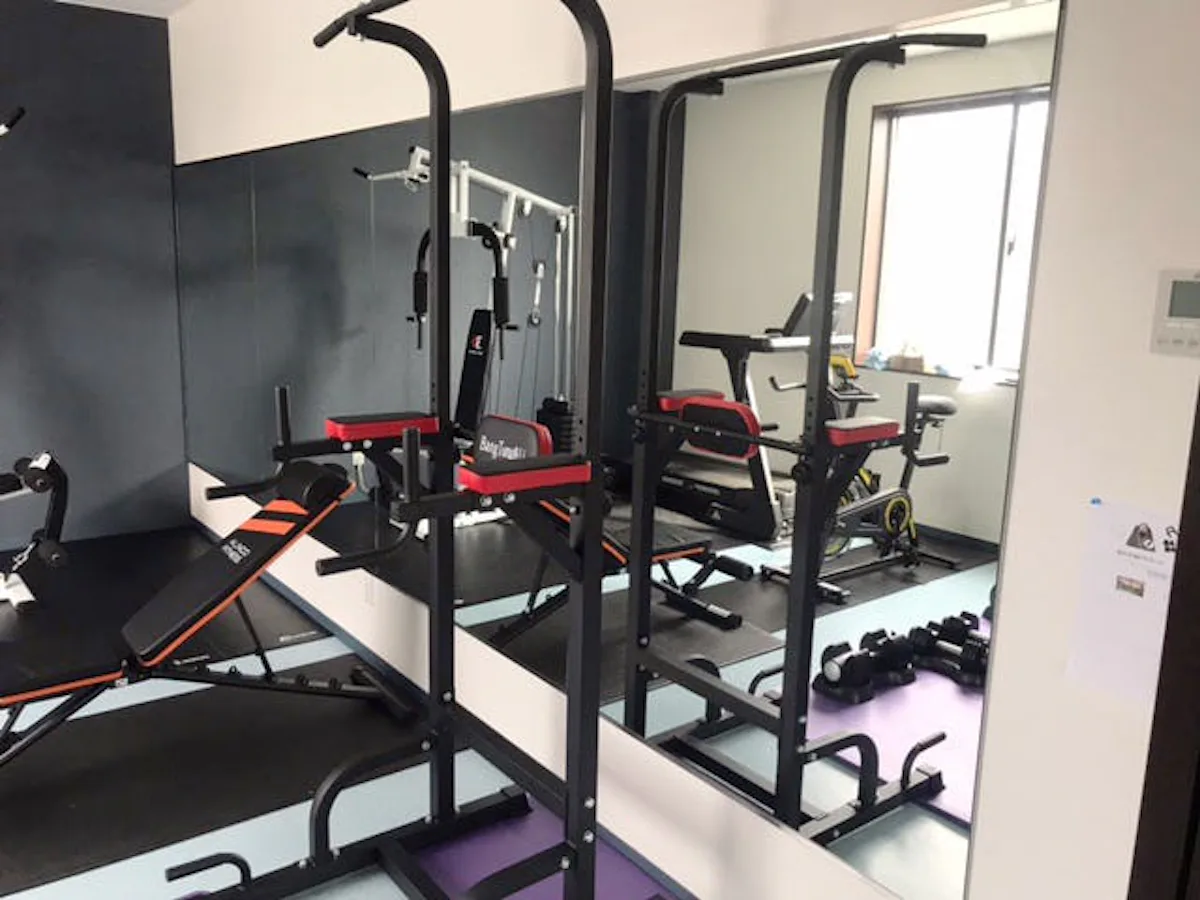 スポーツクラブ用の全身鏡(2)