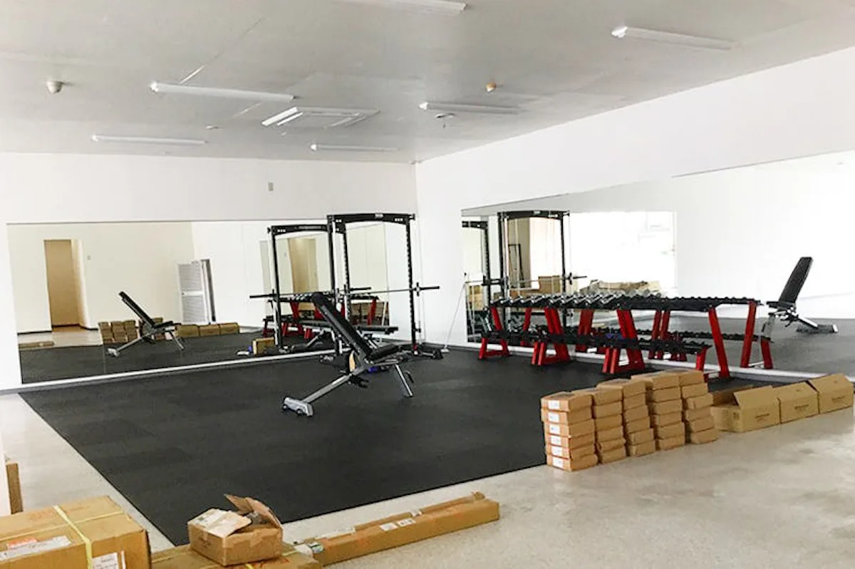 スタジオ設備として導入した大型ミラー