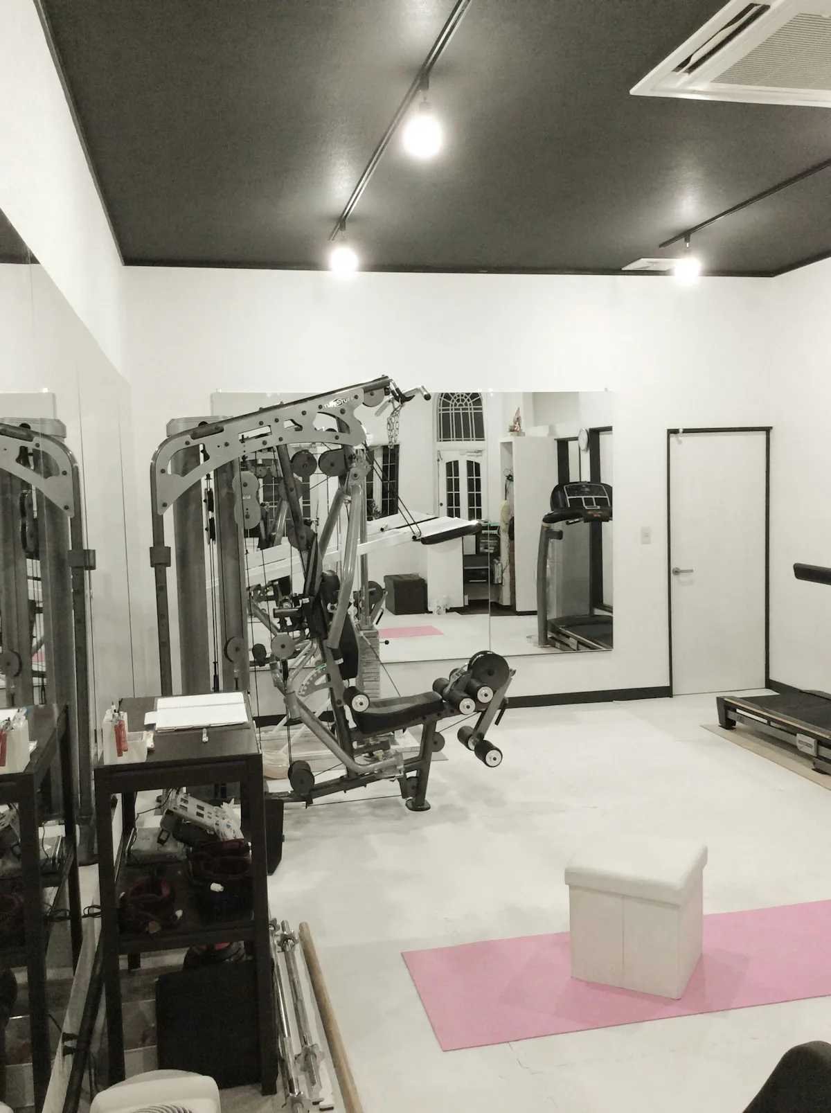 トレーニングジムにおすすめのパネルミラー(2)