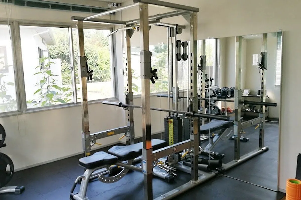 個人経営ジムに大型ミラーを設備として導入
