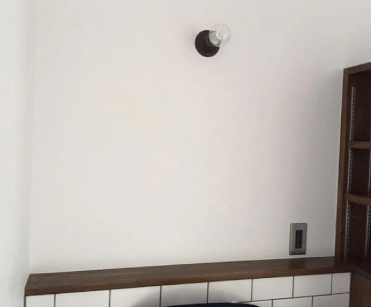 モダンな洗面台に横長鏡を設置／M様 - 鏡を取り付ける前