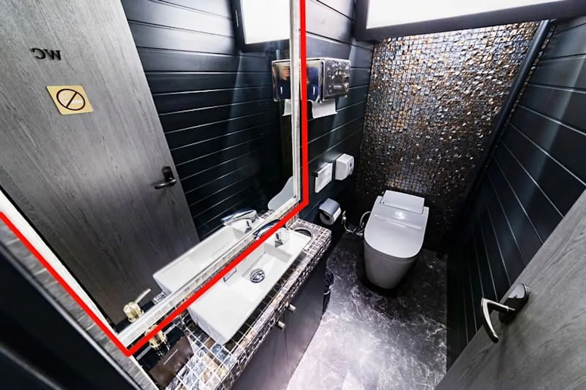 トイレ鏡の枠に使用した「カジュアルミラーシリーズ (20-3041)」