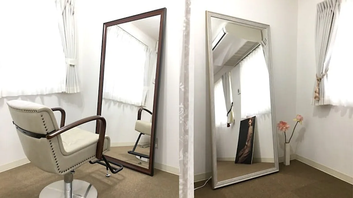 写真スタジオのヘアメイク鏡に使用したアンティークミラー