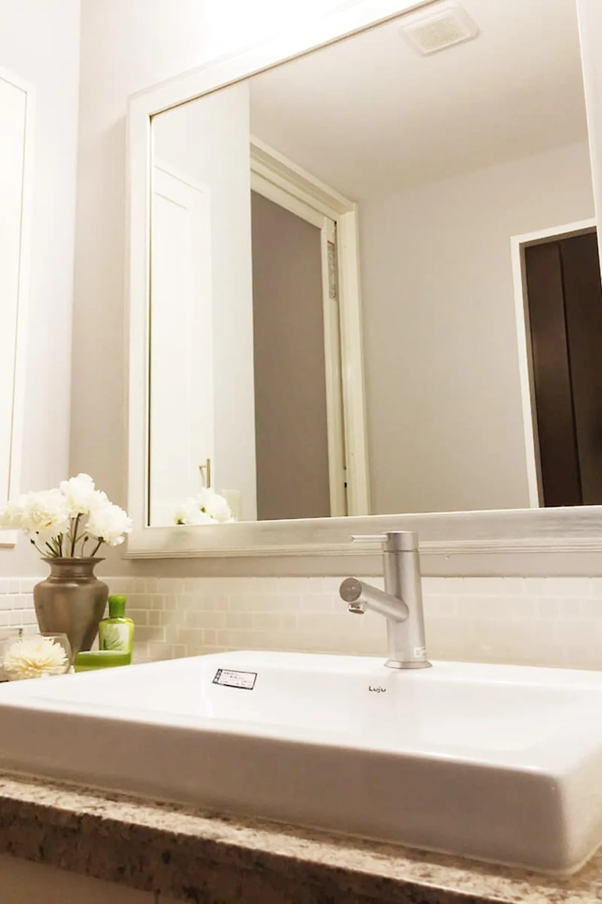 洗面所のリフォームに！「アンティークミラー」を設置した事例 (神奈川県横浜市 C様)