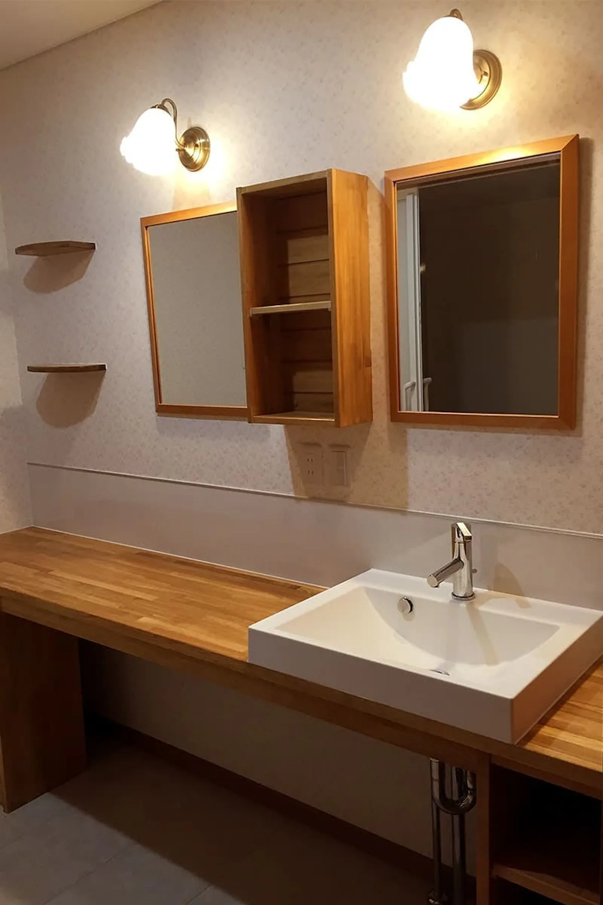 洗面所の鏡に使用したアンティークミラー-1