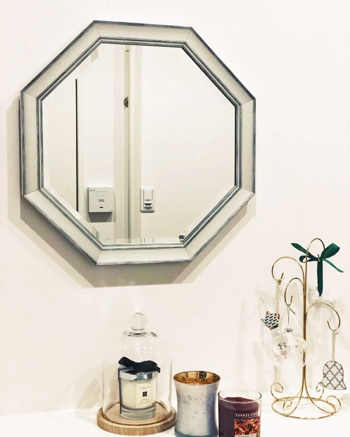 玄関に使用した八角形のアンティークミラー