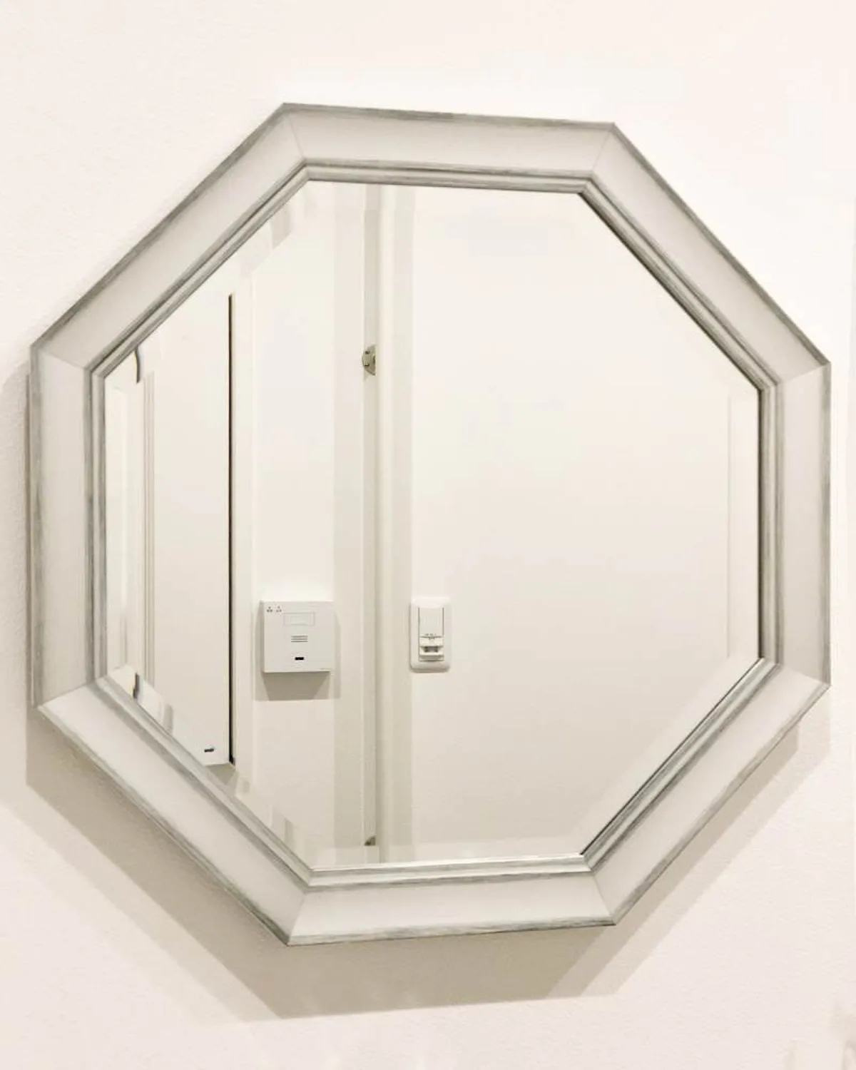 お部屋の装飾にアンティークミラー「D-21031」を使用した事例 (愛知県名古屋市 S様)