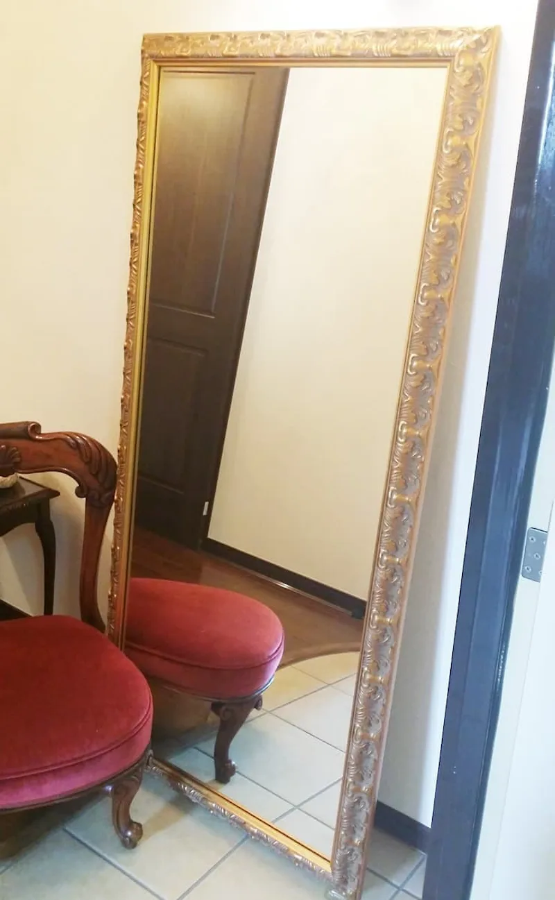 玄関の姿見にアンティークミラー「F-10091R」を使用した事例 (神奈川県綾瀬市 S様)