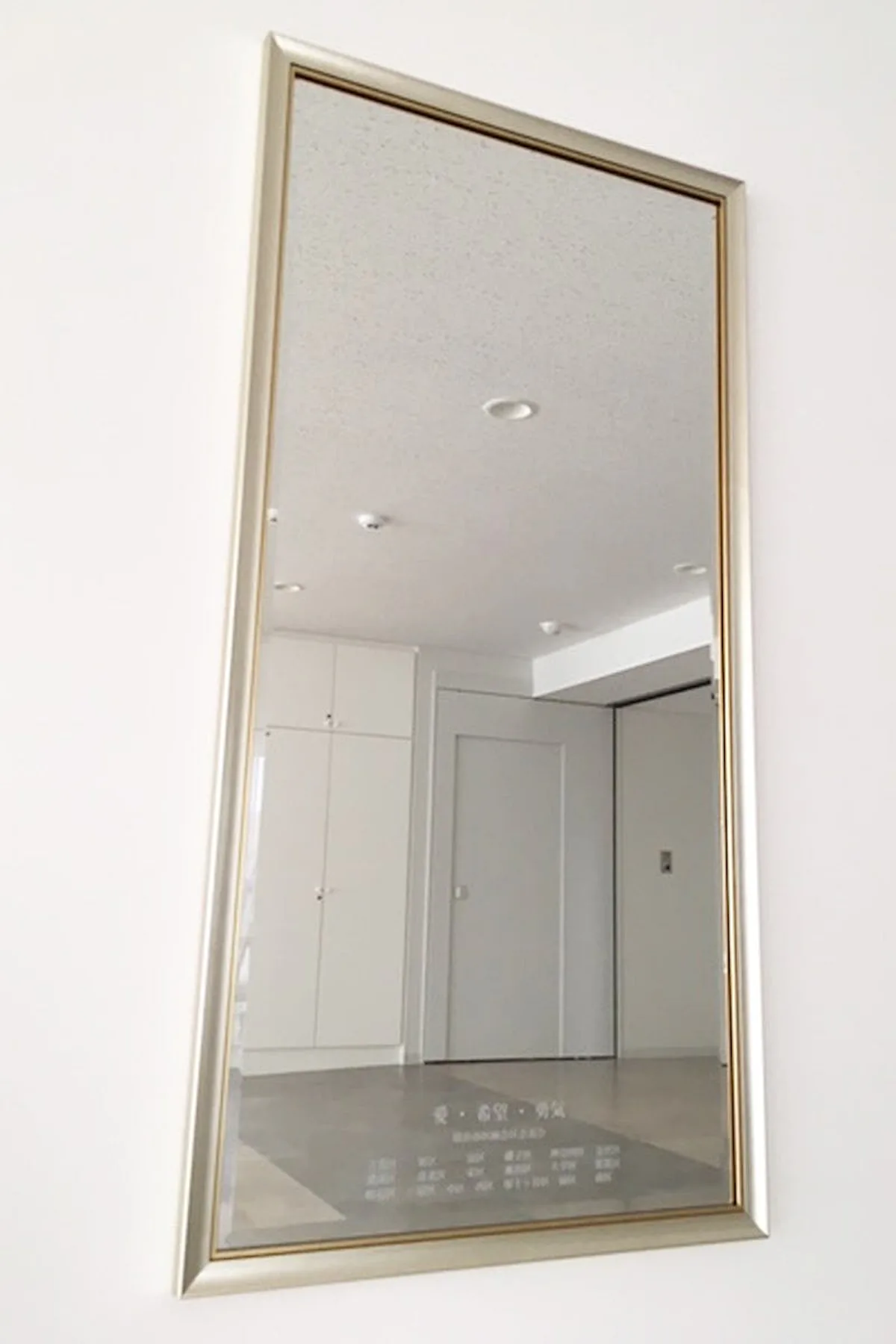 看護学校に寄贈！アジアンミラー「D-10135」を使用した事例 (神奈川県横浜市 W様)｜鏡の販売.com