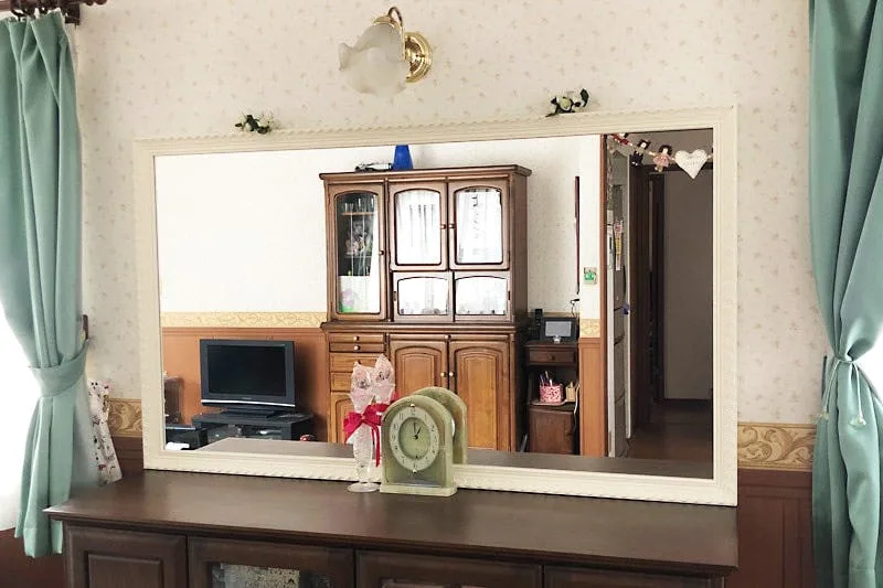 お部屋の姿見に バロック調ミラーシリーズ「D-20180」を使用した事例 (埼玉県蓮田市 Y様)