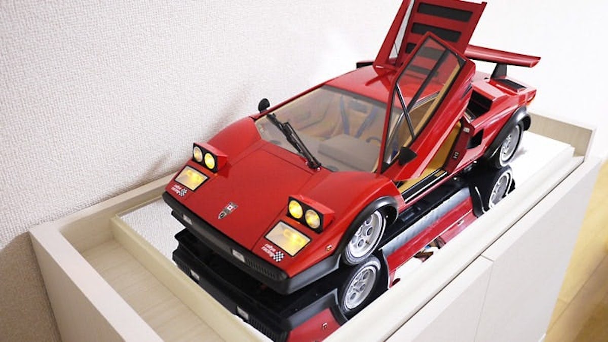 お客様事例 : お手軽ミラー！車模型のディスプレイケース台座に「シールミラー」を使用した事例(大阪府大阪市 O様)