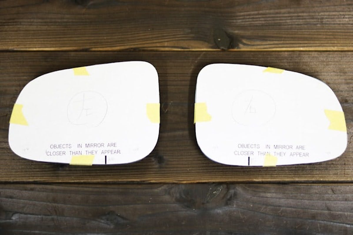 サイドミラーにエッチング加工を施した事例(1)