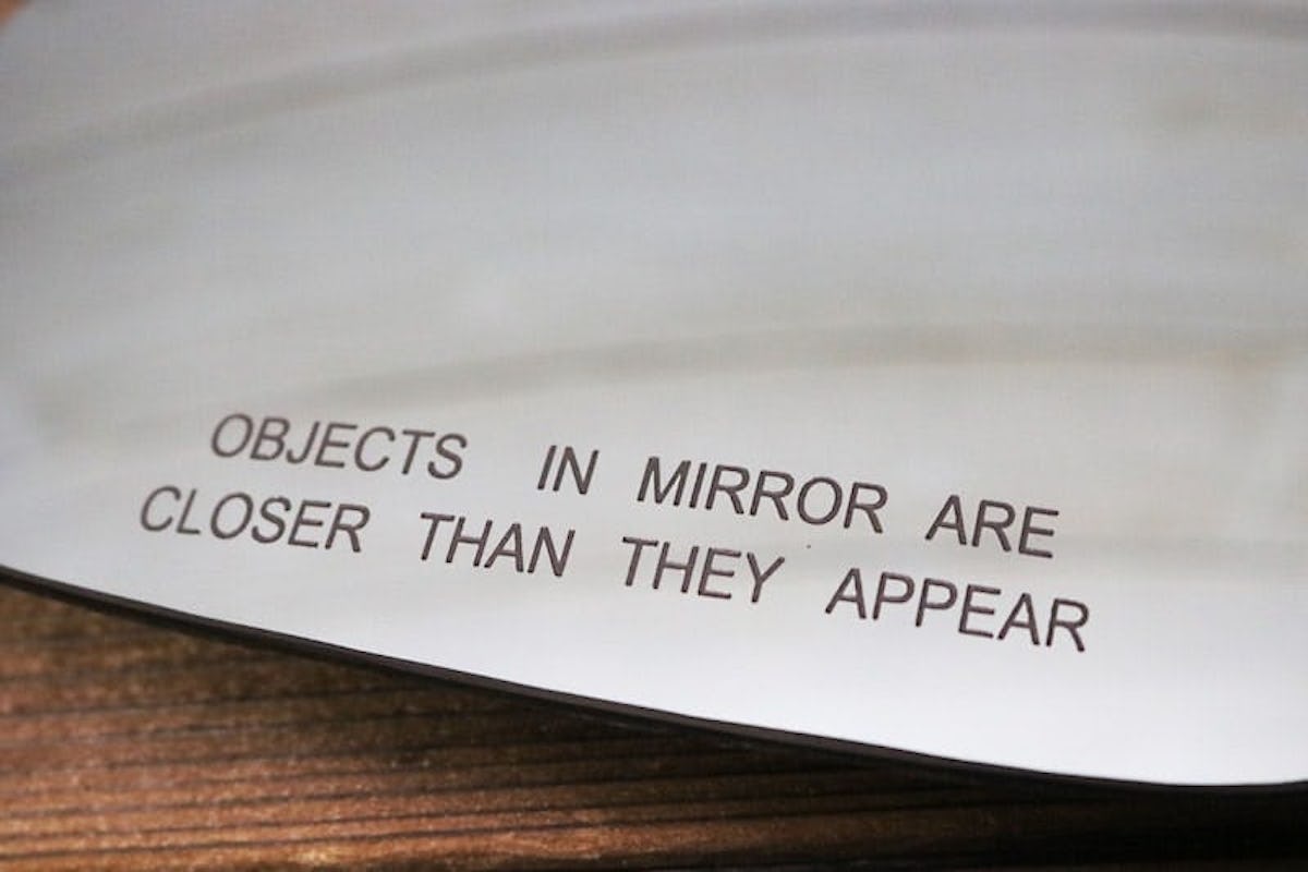 サイドミラーにエッチング加工を施した事例(4)