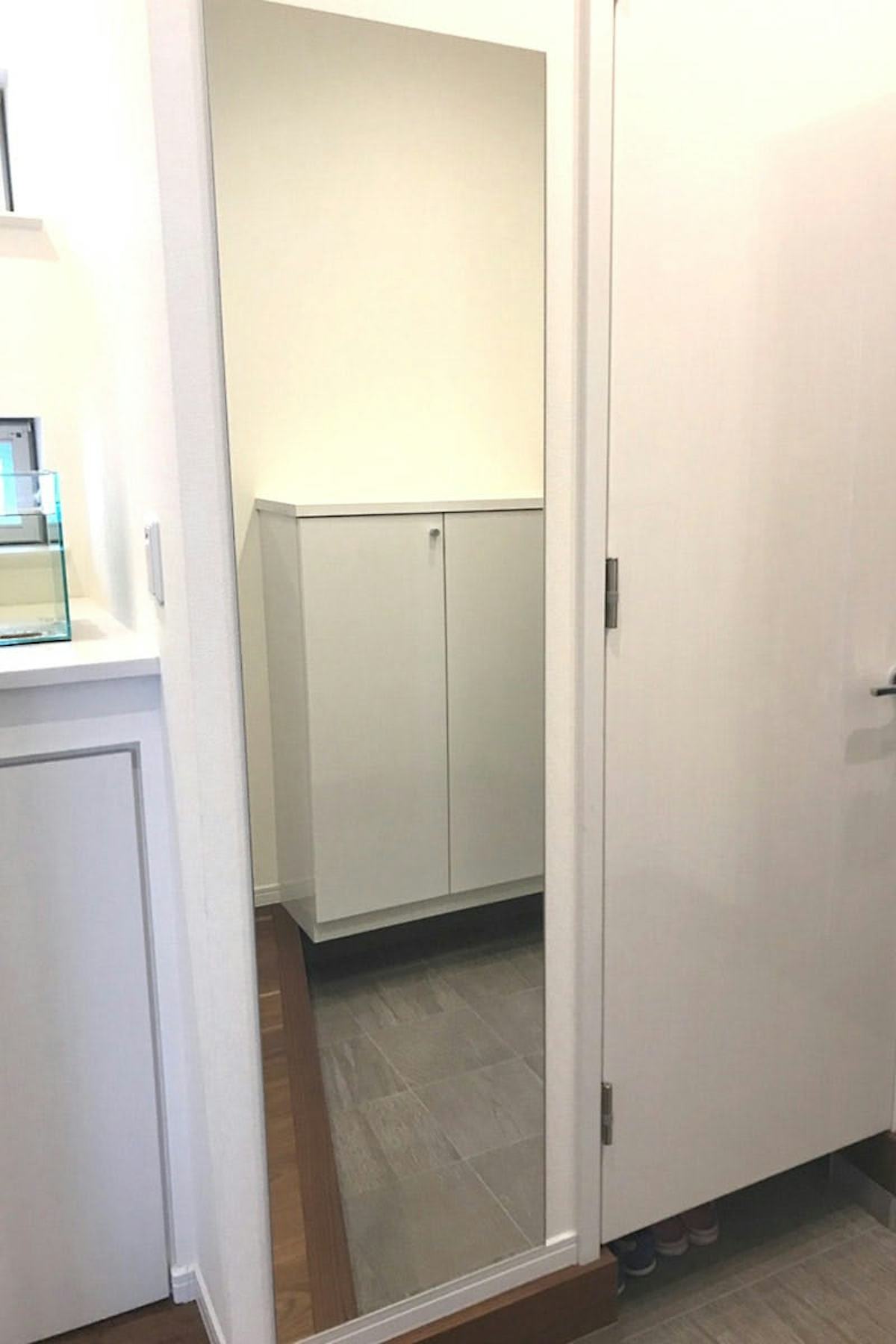 玄関の姿見に使用した「普通ミラー」(1)