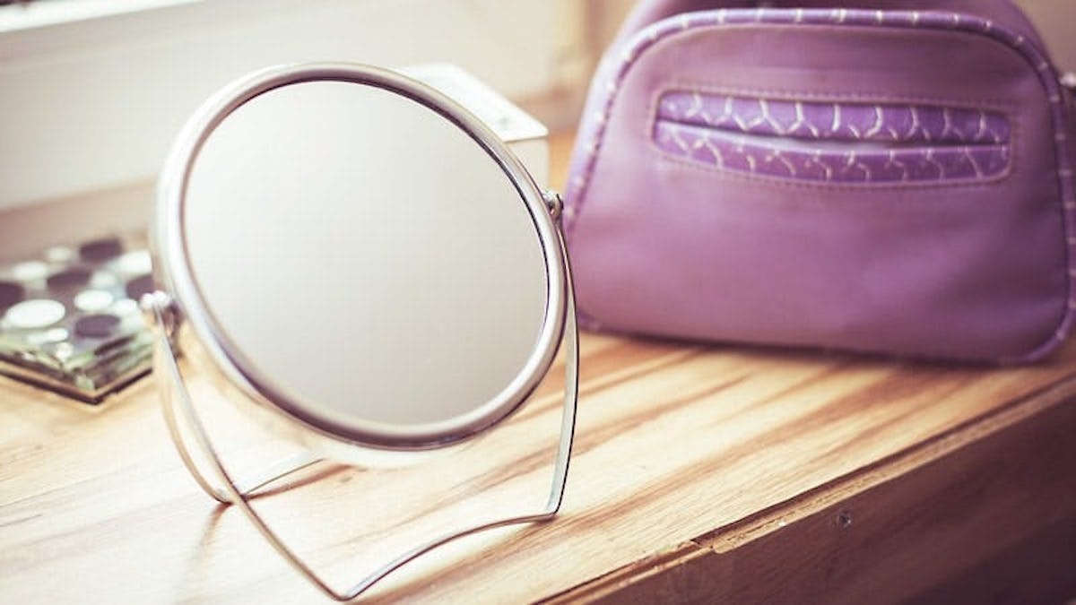 お客様事例 : 割れてしまった「置き鏡」を修理！鏡を交換修理した事例2選