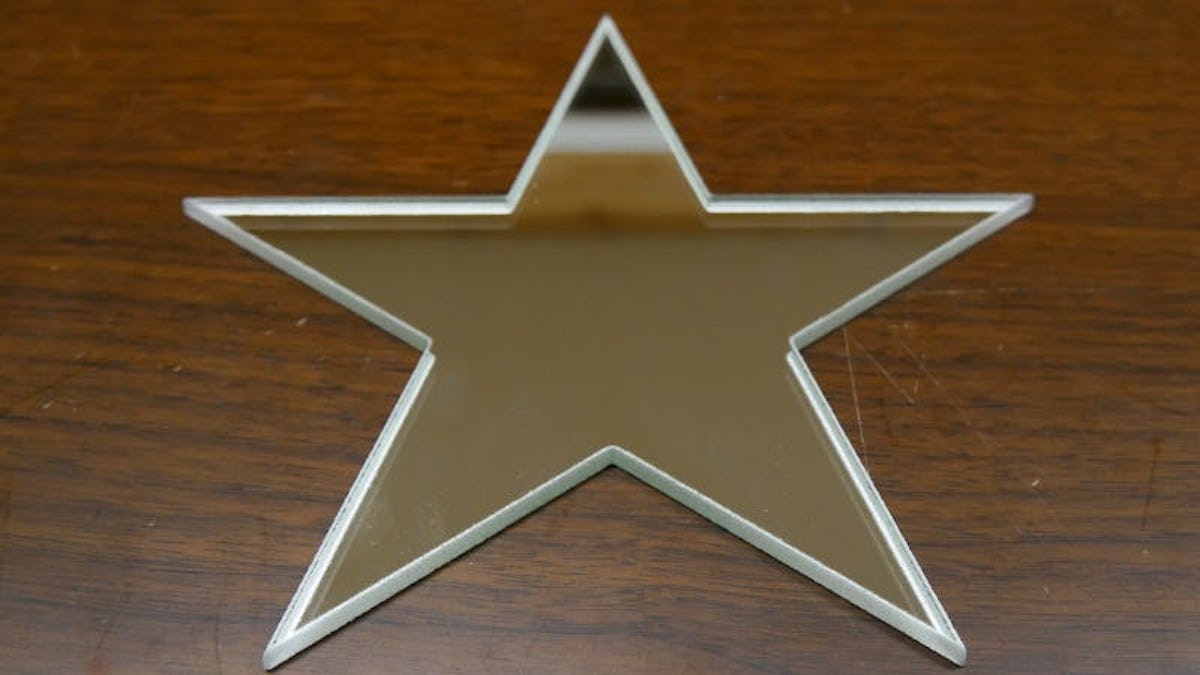 お客様事例 : 内装の鏡として「星型のミラー」を注文されたK様の事例