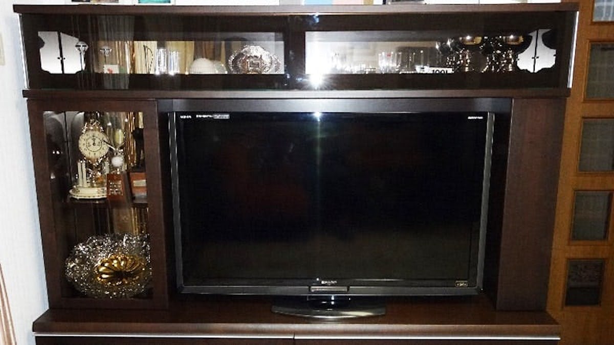 お客様事例 : コレクションケースの棚の背面に「普通ミラー」を貼った事例(神奈川県相模原市 K様)