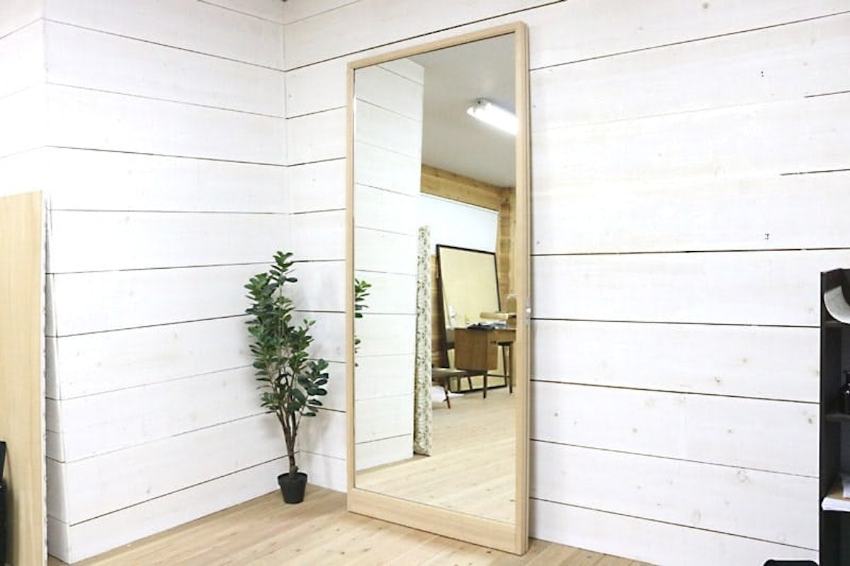 扉に鏡を貼り付けた事例(25)