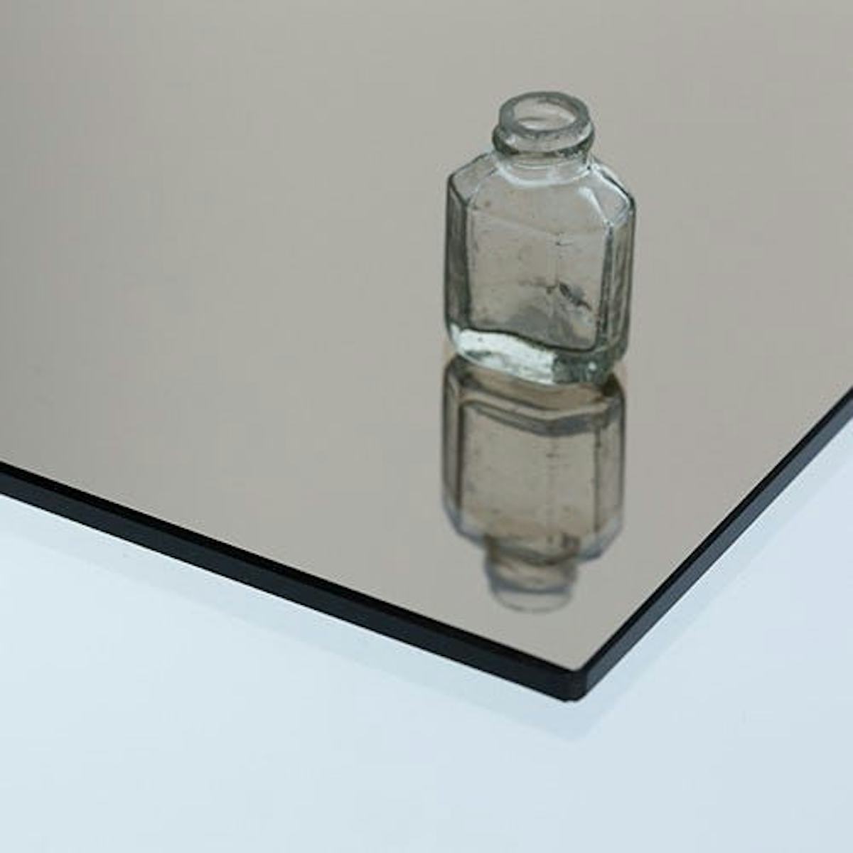 ブロンズミラー(茶色い鏡)