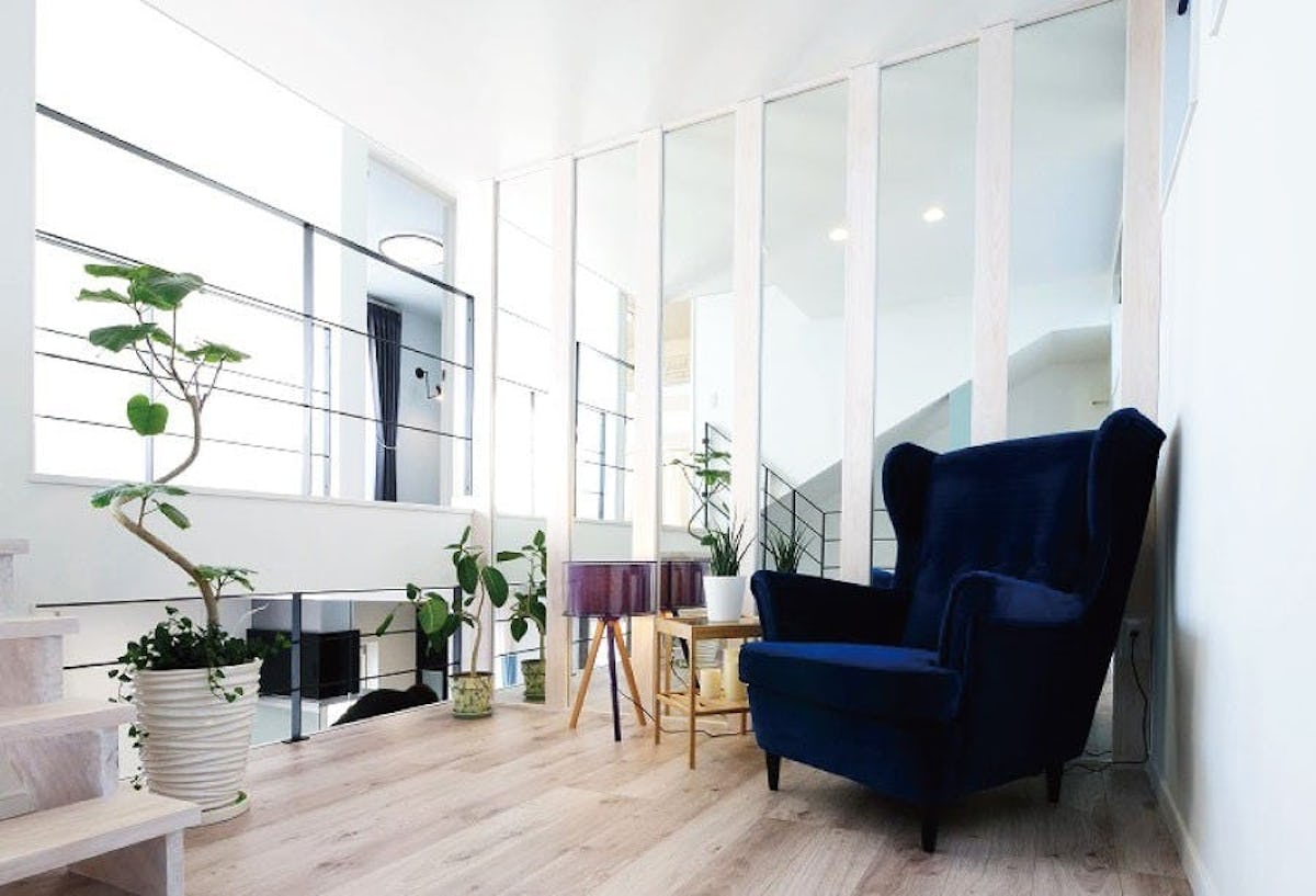 お客様事例 : 壁面装飾に鏡を使用した事例3選