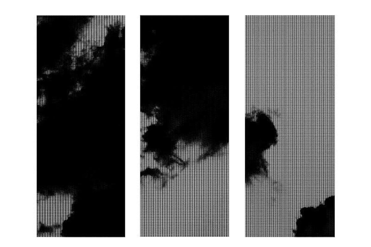 ホテルの壁面装飾に雲を印刷した鏡を設置した事例-6